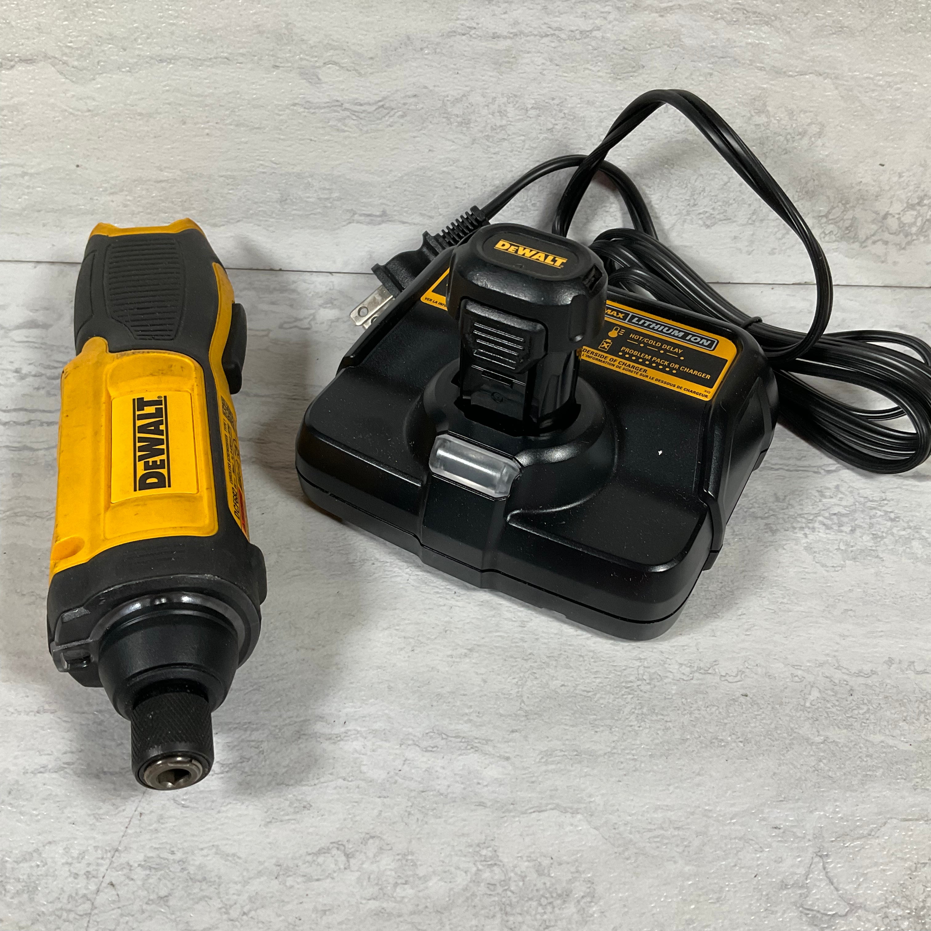 **FOR PARTS** DEWALT DCF682 8V Cordless Screwdriver (7331124150510)
